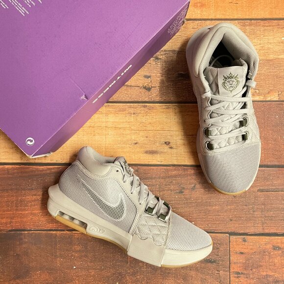 Nike Men's Lebron Witness 8 Gray Basketball Shoes - Picture 1 of 6